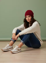 Load image into Gallery viewer, Beanie Accented w/Flower
